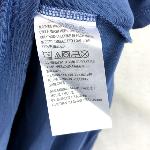 ✨Halston V-Neck Knit Extended Shoulder Top - Picture 4 of 6